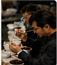 Khách tham gia thử nếm cà phê